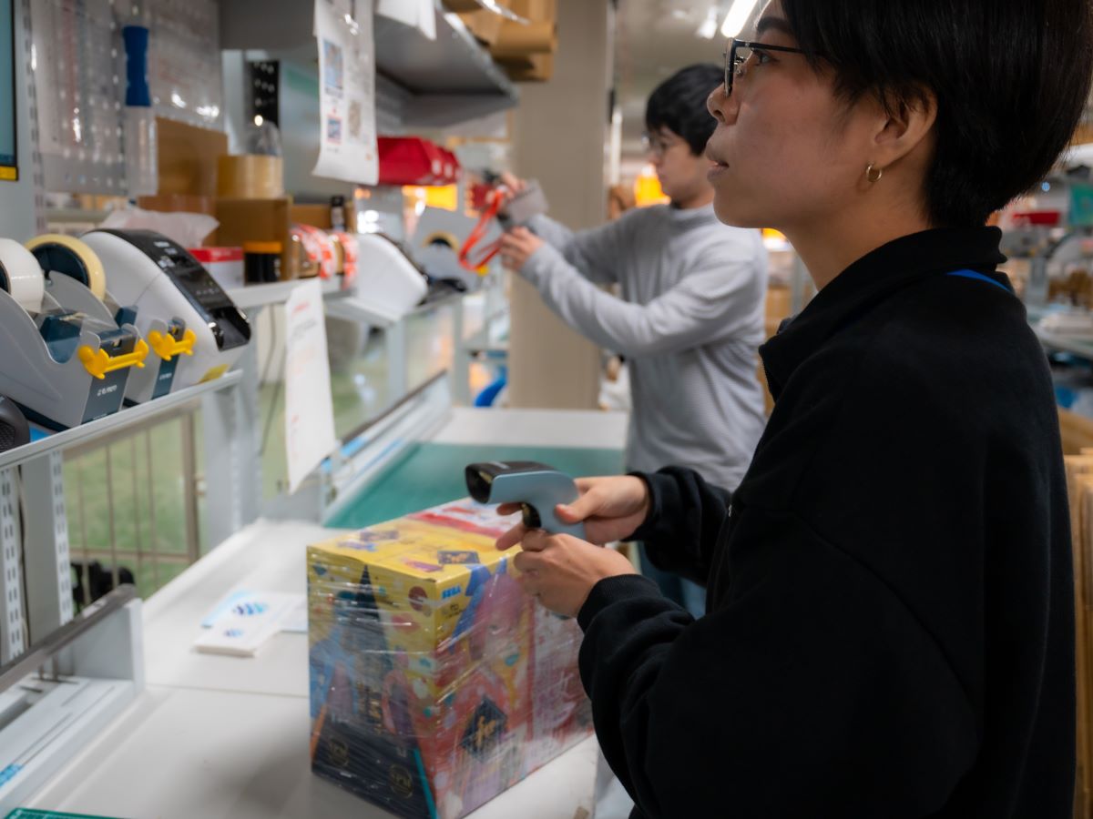 Warehouse Shoot October Staff packing1 4.3